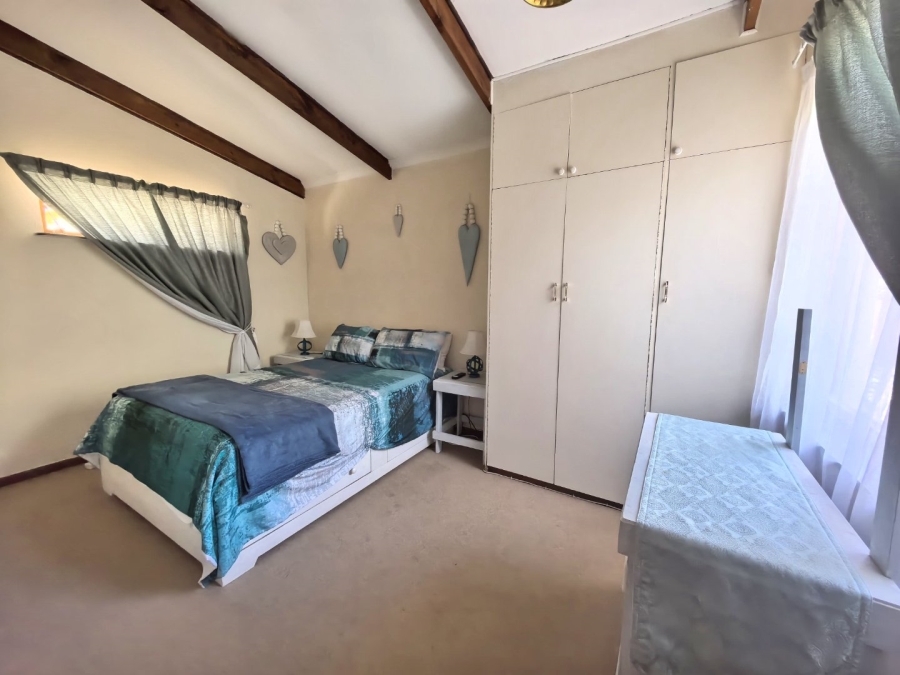 5 Bedroom Property for Sale in Fraaiuitsig Western Cape